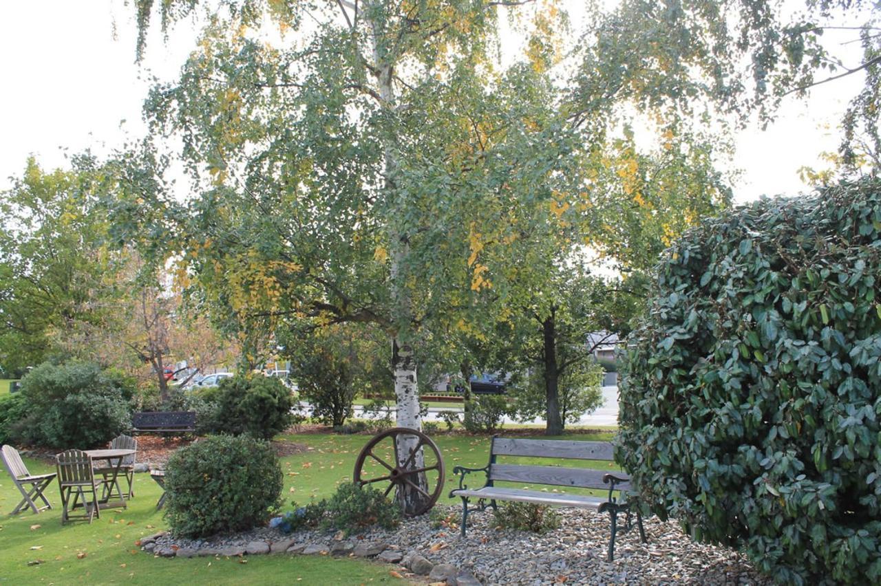Colonial Manor Motel Кромвель Екстер'єр фото