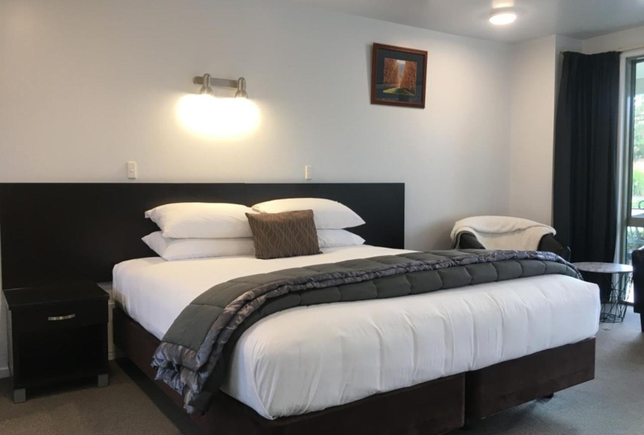 Colonial Manor Motel Кромвель Екстер'єр фото