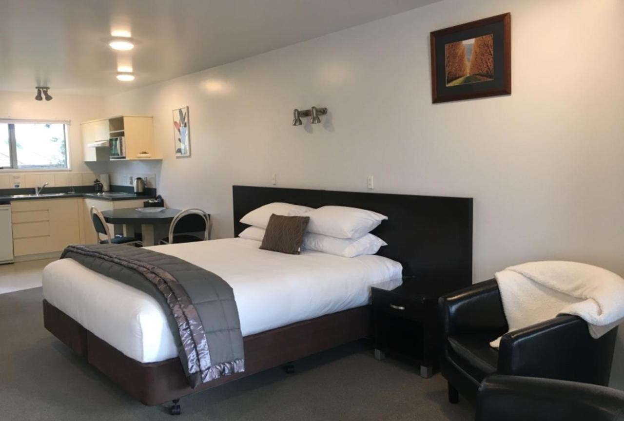 Colonial Manor Motel Кромвель Екстер'єр фото