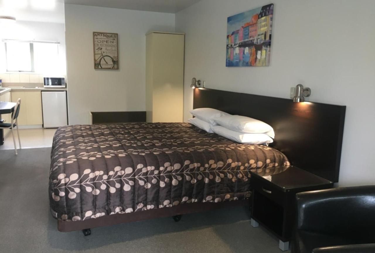 Colonial Manor Motel Кромвель Екстер'єр фото