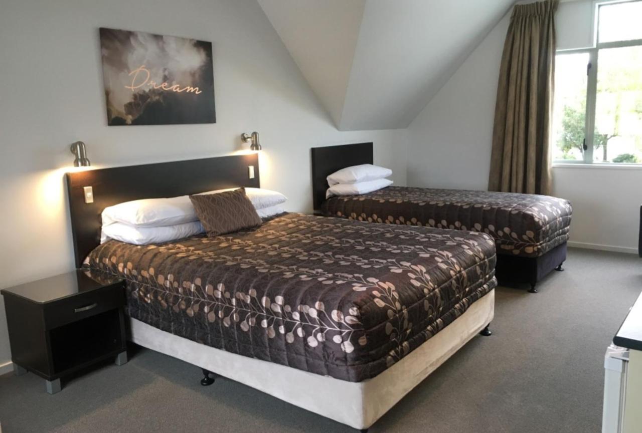 Colonial Manor Motel Кромвель Екстер'єр фото